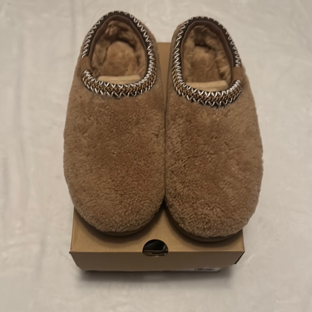 UGG Tasman Maxi Curly Brown Women's Size 9 Never Worn/Brand New